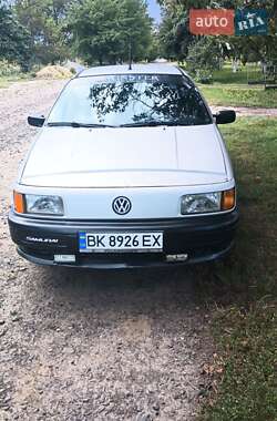 Седан Volkswagen Passat 1989 в Демидівці