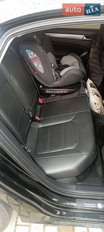 Седан Volkswagen Passat 2015 в Коростене