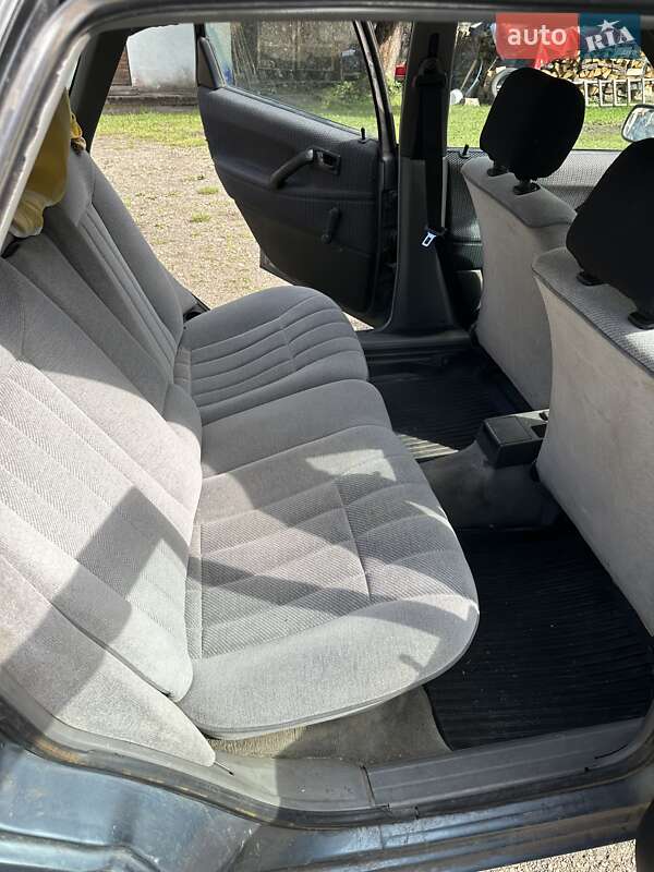 Седан Volkswagen Passat 1989 в Стрию