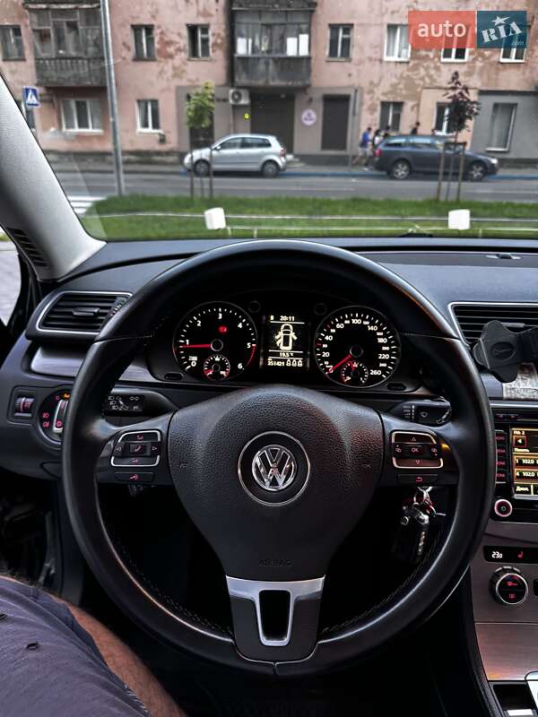 Універсал Volkswagen Passat 2012 в Івано-Франківську