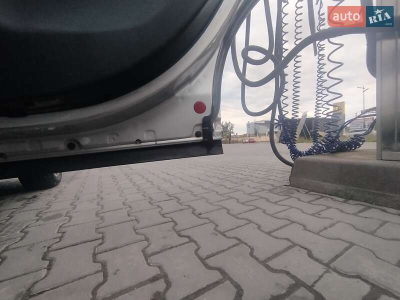 Седан Volkswagen Passat 2001 в Бориславі