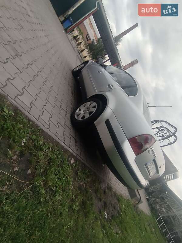 Седан Volkswagen Passat 2001 в Бориславі