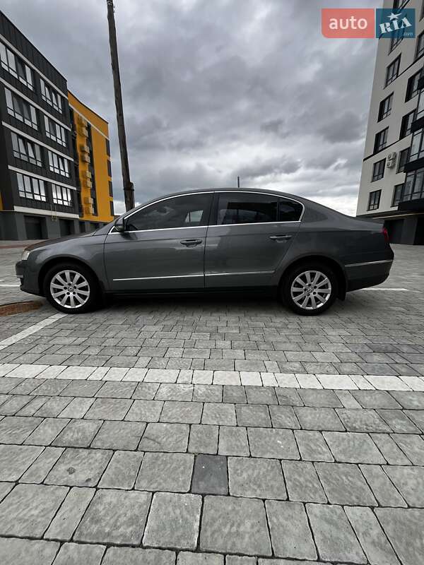 Седан Volkswagen Passat 2008 в Ивано-Франковске