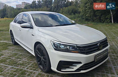 Седан Volkswagen Passat 2016 в Києві