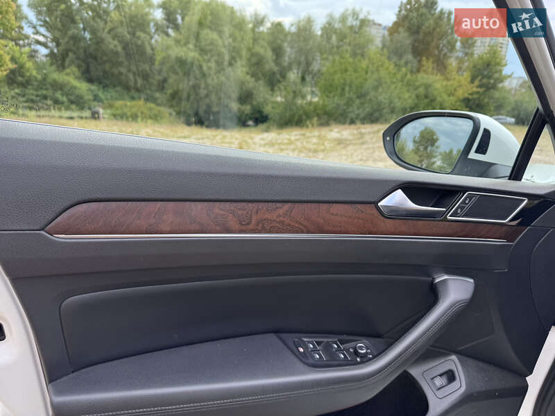 Универсал Volkswagen Passat 2018 в Киеве