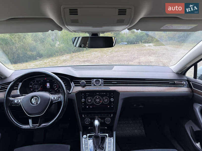 Универсал Volkswagen Passat 2018 в Киеве