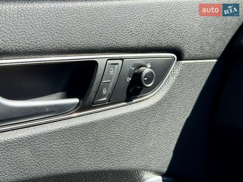 Седан Volkswagen Passat 2015 в Харькове