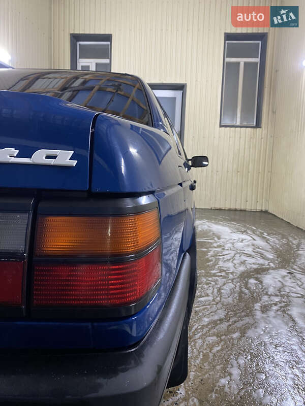 Седан Volkswagen Passat 1988 в Гайвороне