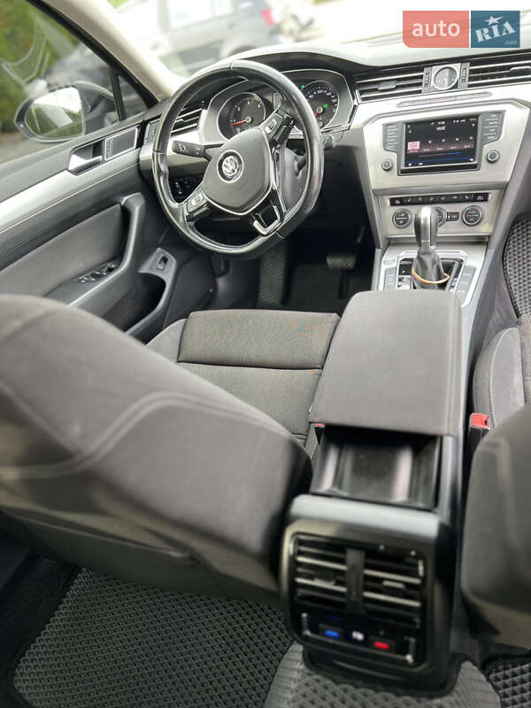 Универсал Volkswagen Passat 2016 в Жовкве