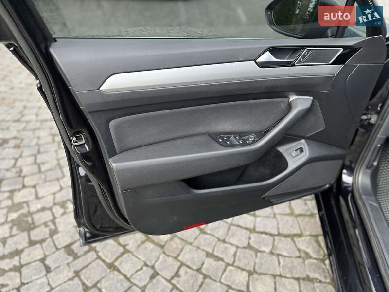 Универсал Volkswagen Passat 2016 в Жовкве