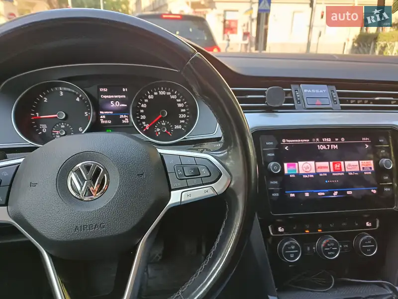 Volkswagen Passat 2020 VIN WVWZZZ3CZLE135942 фото оголошення 3 з 46