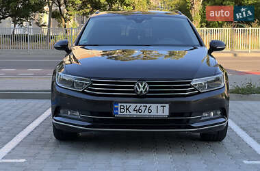 Універсал Volkswagen Passat 2015 в Вараші