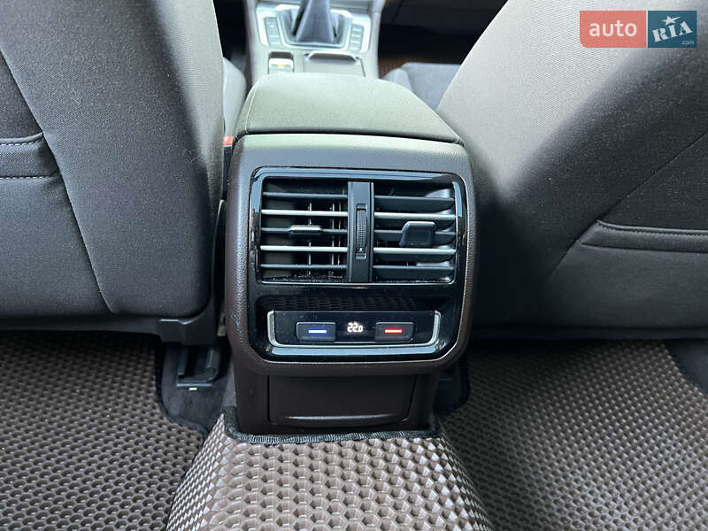 Универсал Volkswagen Passat 2015 в Киеве