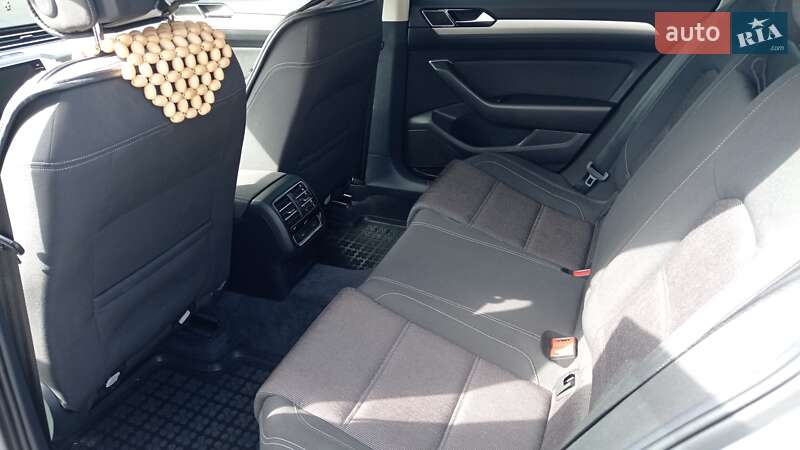 Універсал Volkswagen Passat 2017 в Львові