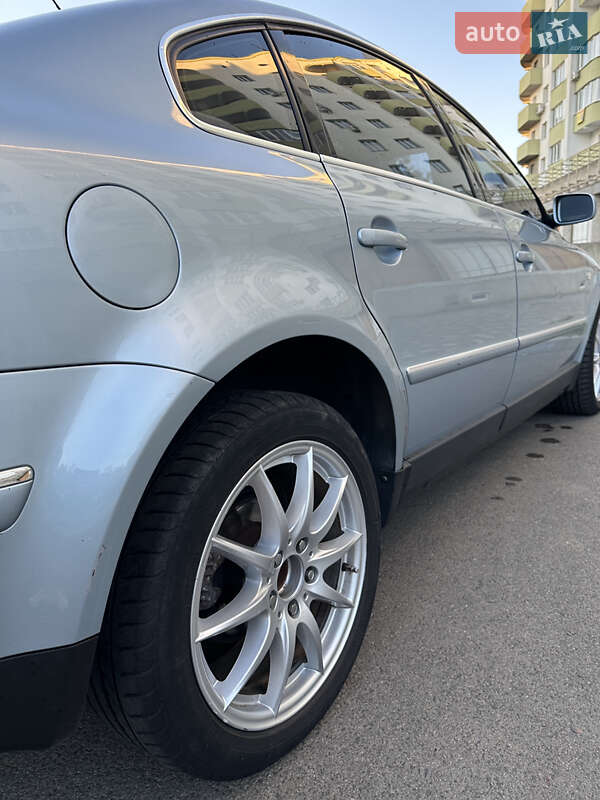 Седан Volkswagen Passat 2002 в Николаеве