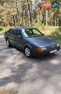 Седан Volkswagen Passat 1992 в Краснокутську