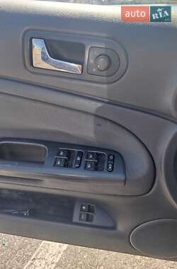 Универсал Volkswagen Passat 2004 в  фото 32 Универсал Volkswagen Passat 2004 в