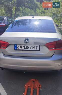 Седан Volkswagen Passat 2013 в Києві