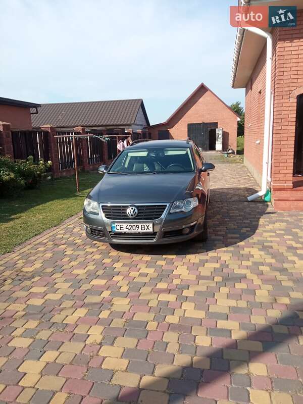 Універсал Volkswagen Passat 2010 в  фото Універсал Volkswagen Passat 2010 в