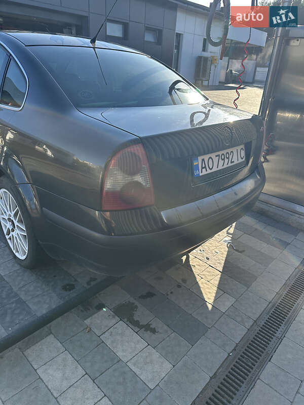 Седан Volkswagen Passat 2001 в Ужгороді