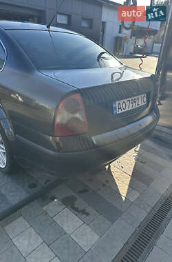 Седан Volkswagen Passat 2001 в  фото 4 Седан Volkswagen Passat 2001 в