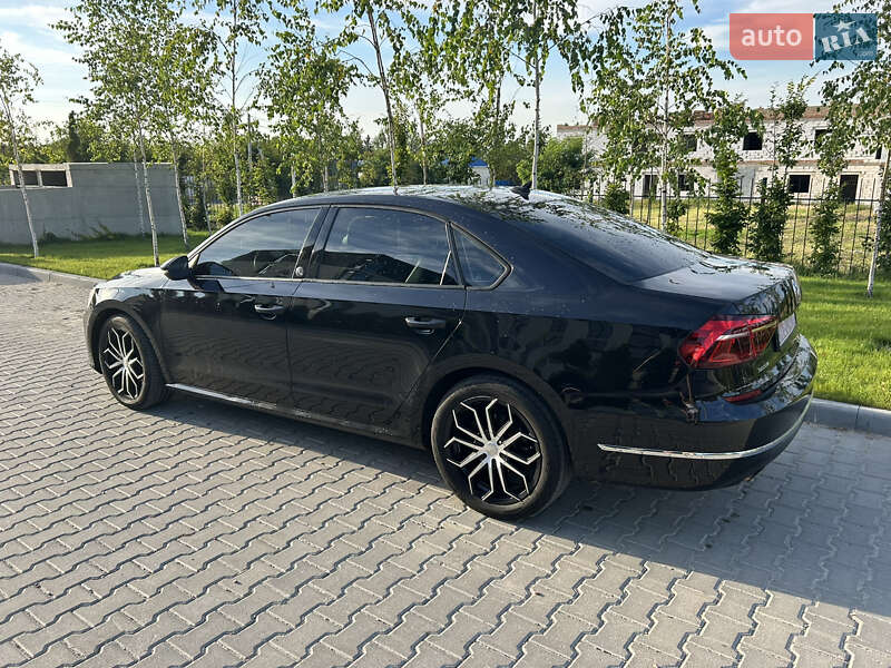 Седан Volkswagen Passat 2019 в Ровно