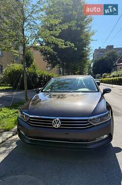 Универсал Volkswagen Passat 2015 в Львове