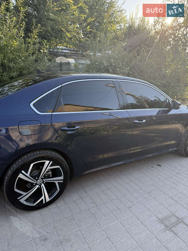 Седан Volkswagen Passat 2014 в Одессе