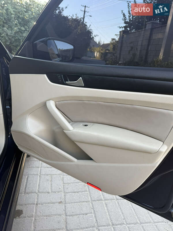 Седан Volkswagen Passat 2014 в Одессе