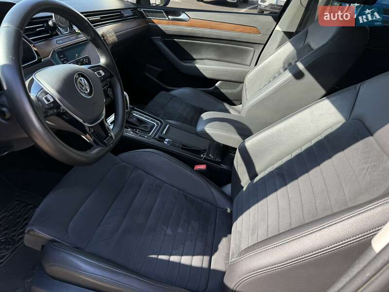 Седан Volkswagen Passat 2018 в Тернополе