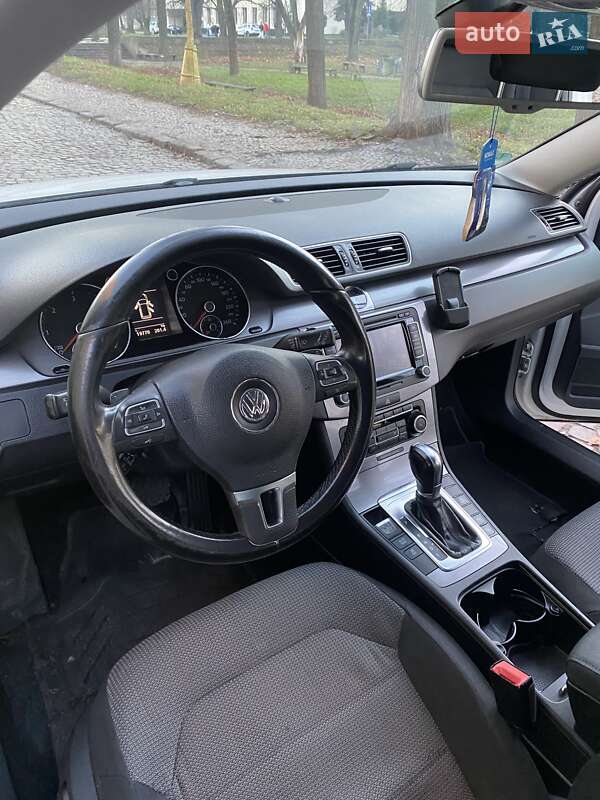 Универсал Volkswagen Passat 2011 в Ужгороде