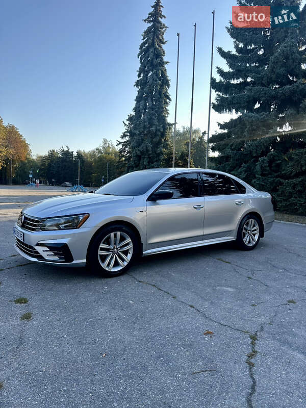 Седан Volkswagen Passat 2016 в Лозовой фото 3 Седан Volkswagen Passat 2016 в Лозовой