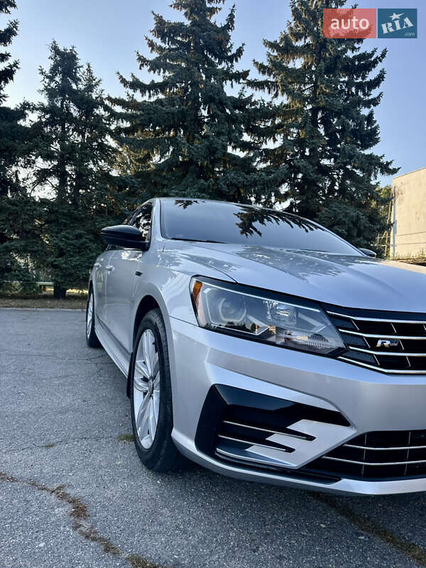 Седан Volkswagen Passat 2016 в Лозовой фото 18 Седан Volkswagen Passat 2016 в Лозовой