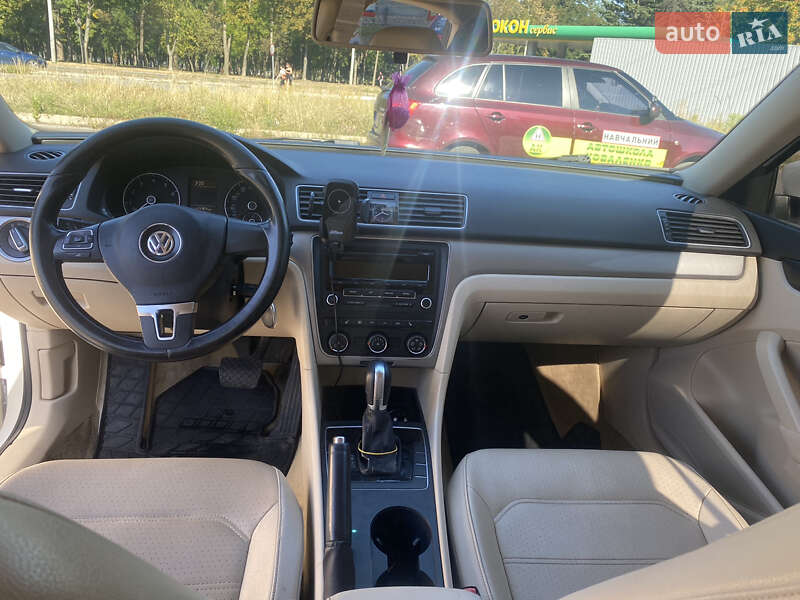 Седан Volkswagen Passat 2013 в Дніпрі