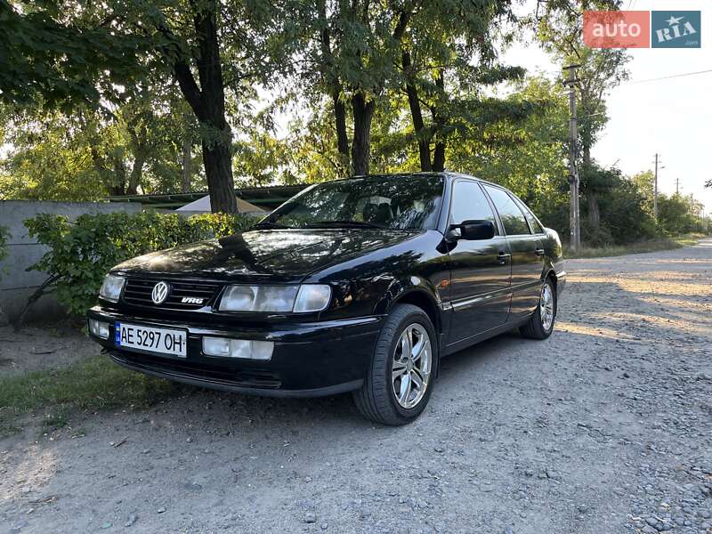 Седан Volkswagen Passat 1994 в Днепре