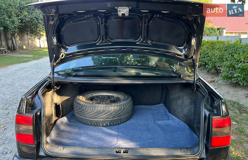 Седан Volkswagen Passat 1994 в Днепре