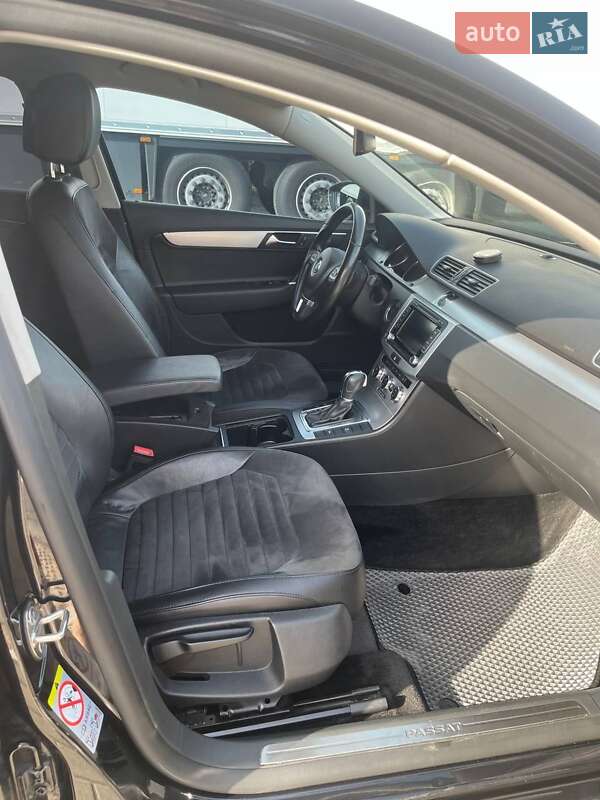 Універсал Volkswagen Passat 2012 в Ковелі