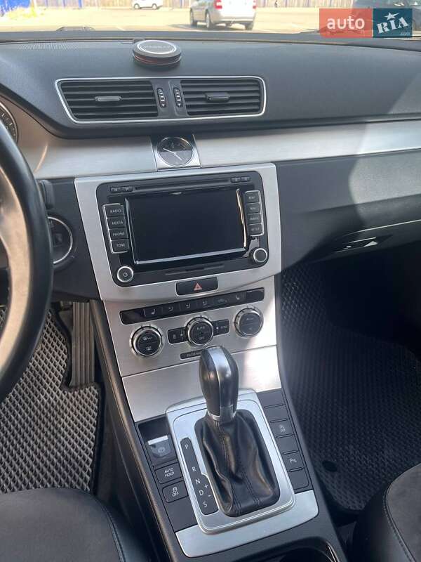 Універсал Volkswagen Passat 2012 в Ковелі