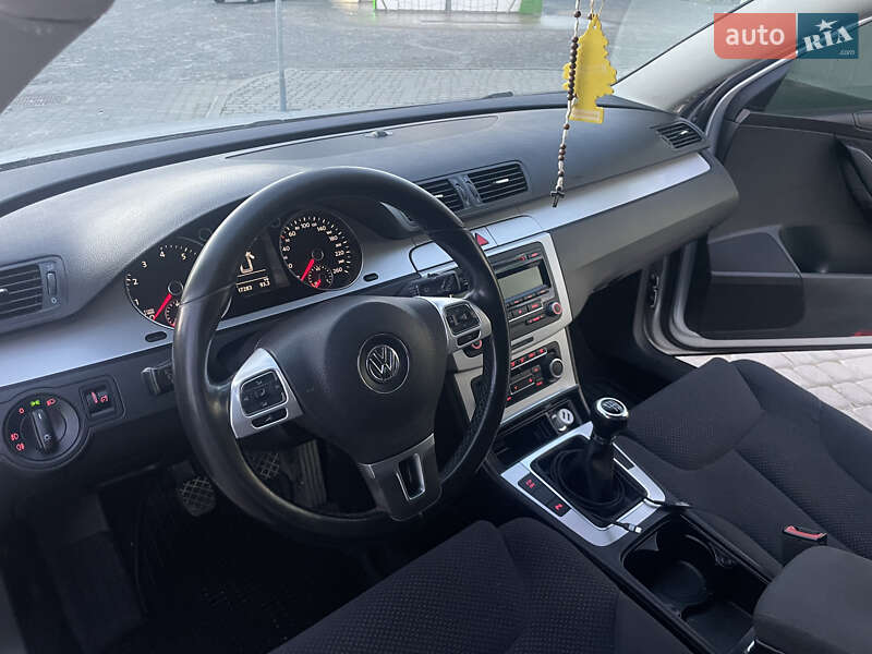 Универсал Volkswagen Passat 2010 в Золочеве