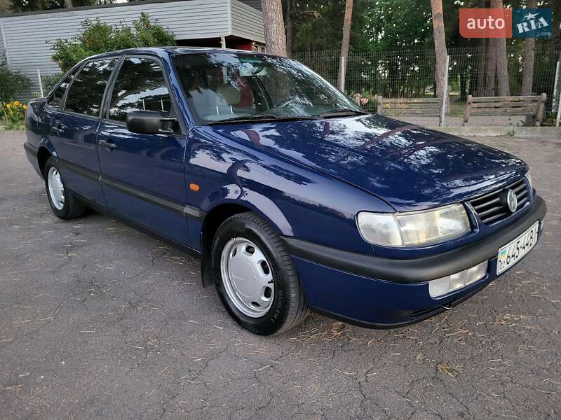 Седан Volkswagen Passat 1994 в Виннице
