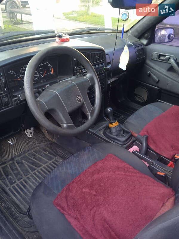 Седан Volkswagen Passat 1993 в Калиновке