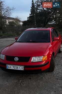 Седан Volkswagen Passat 1997 в Золочеве