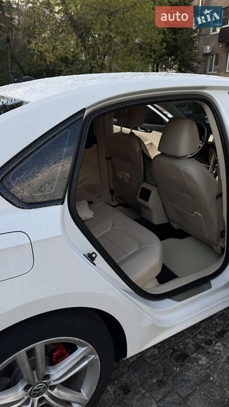 Седан Volkswagen Passat 2014 в Харькове