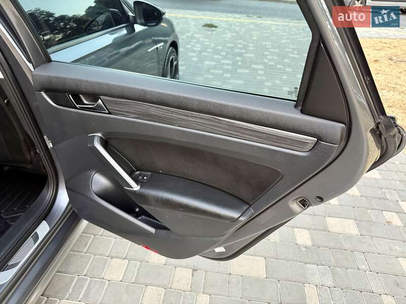 Седан Volkswagen Passat 2020 в Одессе