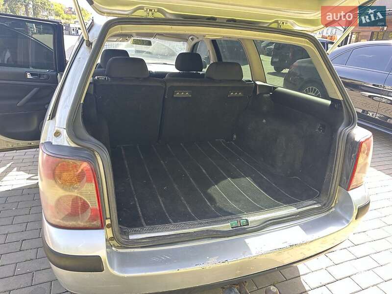 Універсал Volkswagen Passat 2001 в Рівному