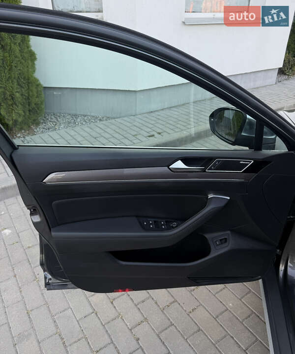 Универсал Volkswagen Passat 2017 в Житомире фото 28 Универсал Volkswagen Passat 2017 в Житомире