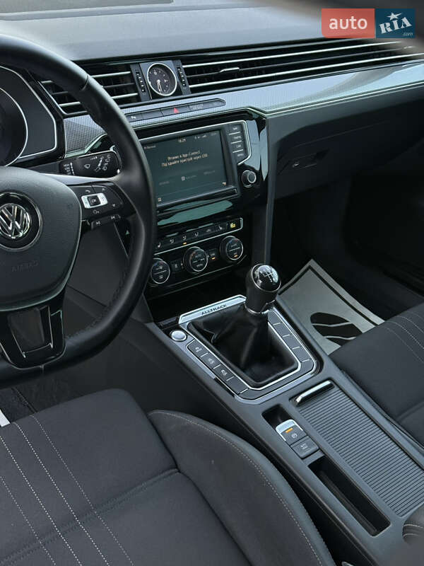 Универсал Volkswagen Passat 2017 в Житомире фото 38 Универсал Volkswagen Passat 2017 в Житомире