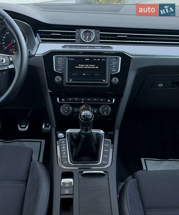 Универсал Volkswagen Passat 2017 в Житомире фото 40 Универсал Volkswagen Passat 2017 в Житомире