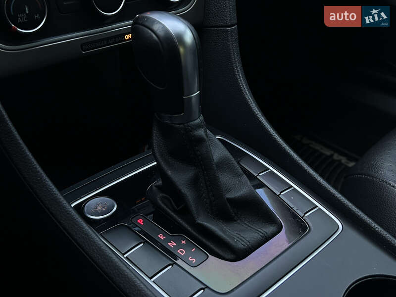 Седан Volkswagen Passat 2015 в Николаеве