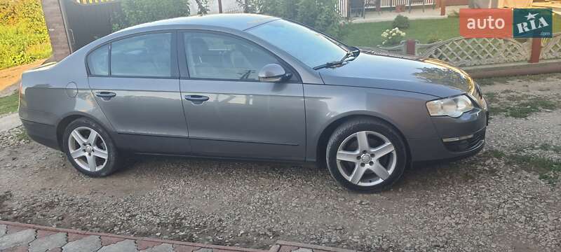 Седан Volkswagen Passat 2005 в Городенке